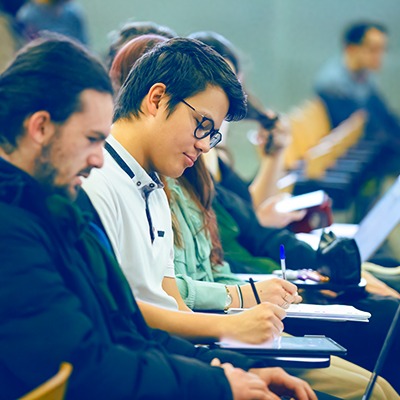 English Track ingénieur étudiant Mastère Spécialisé® en alternance